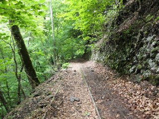 トロッコの軌道跡