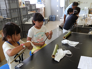 かわはく体験教室「竹の水鉄砲つくり」