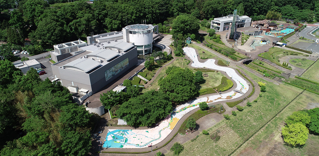 埼玉県立川の博物館（かわはく）は、荒川を中心に川と水と人々のくらしをテーマとした参加体験型の総合博物館です。
