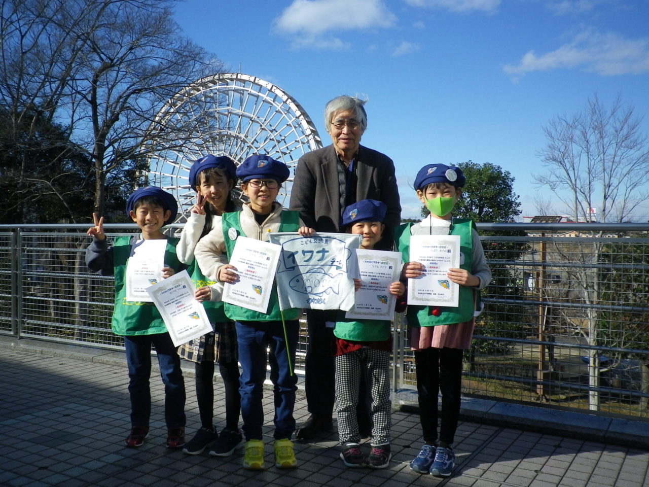 イベント終了後、館長と記念撮影の様子